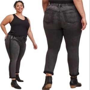 TORRID Boyfriend Straight Super Soft Jean